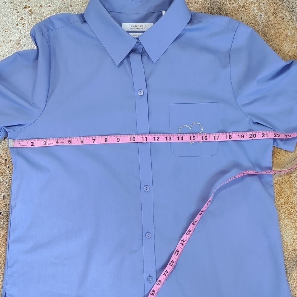 Foxcroft | Periwinkle Blue Heart Pocket Button Down Short Sleeve Size 14 - Picture 8 of 9